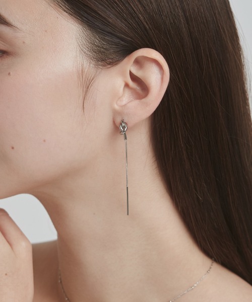 ciite' surgical stainless(シーテサージカルステンレス)の「【 金属アレルギー対応 】 ノットチェーンピアス サージカルステンレス (両耳用)(ピアス(両耳用)・レディース・ゴールド/シルバー・FREE)」の2枚目の写真