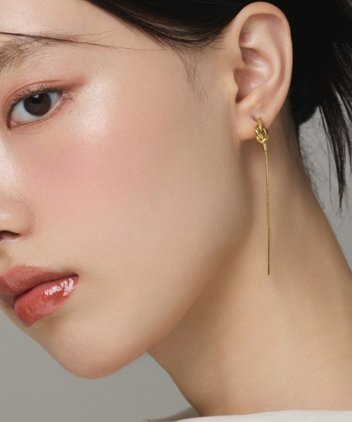 ciite' surgical stainless(シーテサージカルステンレス)の「【 金属アレルギー対応 】 ノットチェーンピアス サージカルステンレス (両耳用)(ピアス(両耳用)・レディース・ゴールド/シルバー・FREE)」の1枚目の写真