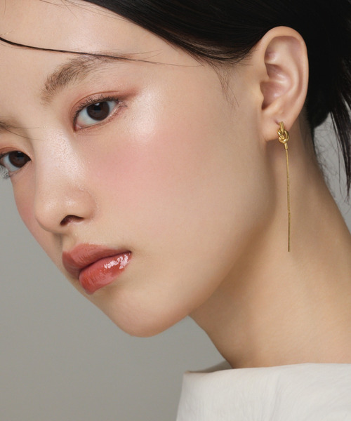 ciite' surgical stainless(シーテサージカルステンレス)の「【 金属アレルギー対応 】 ノットチェーンピアス サージカルステンレス (両耳用)(ピアス(両耳用)・レディース・ゴールド/シルバー・FREE)」の4枚目の写真