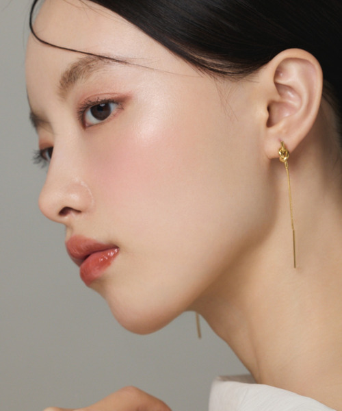 ciite' surgical stainless(シーテサージカルステンレス)の「【 金属アレルギー対応 】 ノットチェーンピアス サージカルステンレス (両耳用)(ピアス(両耳用)・レディース・ゴールド/シルバー・FREE)」の5枚目の写真