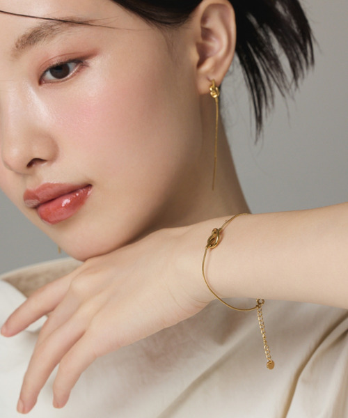 ciite' surgical stainless(シーテサージカルステンレス)の「【 金属アレルギー対応 】 ノットチェーンピアス サージカルステンレス (両耳用)(ピアス(両耳用)・レディース・ゴールド/シルバー・FREE)」の8枚目の写真