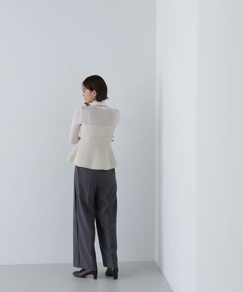 NATURAL BEAUTY BASIC(ナチュラルビューティーベーシック)の「◇ペプラムニットビスチェ(ベスト・レディース・ブラック/オフホワイト・FREE)」の4枚目の写真