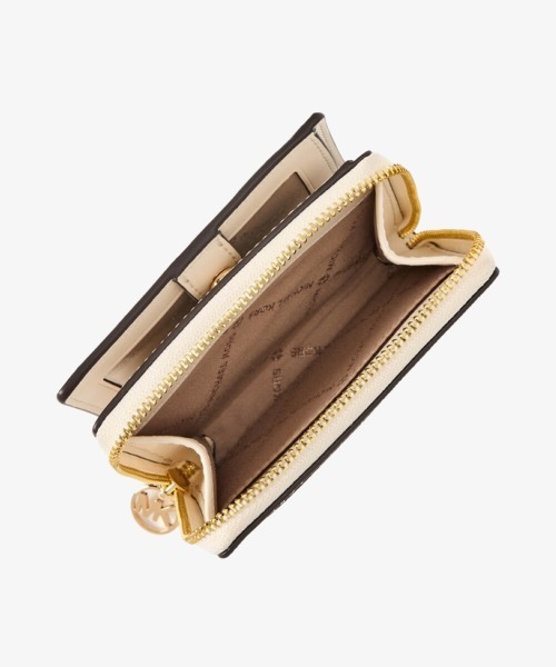 MICHAEL KORS(マイケルコース)の「JET SET TRAVEL ジップ チャーム ウォレット ミディアム(財布・レディース・ベージュ系・FREE)」の7枚目の写真