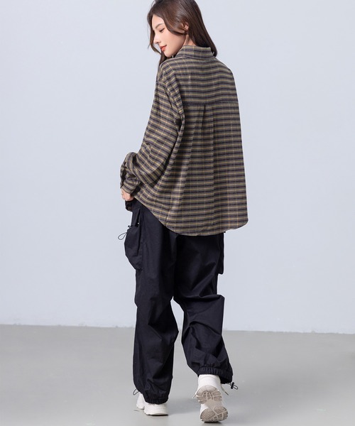 DAY CLOSET（デイ クローゼット）の「【カラーで選べる質感/ゆるっと羽織れるオーバーサイズ】長袖チェック柄ラウンドアシメヘムボックスプリーツシャツ（シャツ/ブラウス・レディース・ネイビー/イエロー×グレー・M/L）」の9枚目の写真