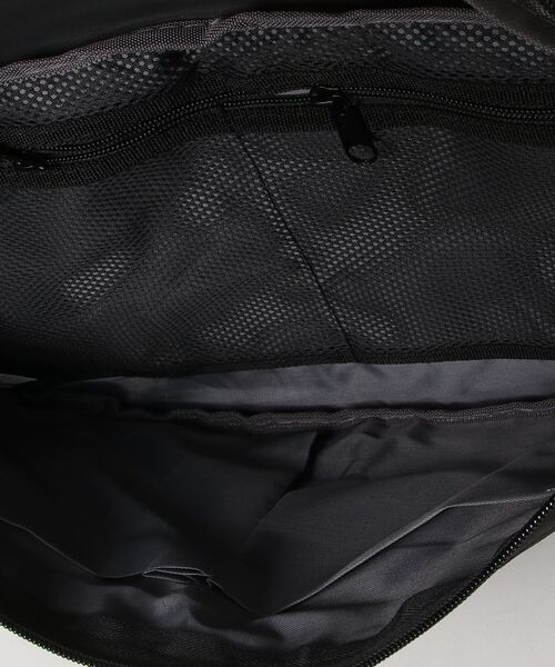 C.E.L.STORE（セルストア）の「NISSIN CAP&BAG / ニッシンキャップ&バッグ POLY OVERSIZED CROSSBODY PACK ボディバッグ（ボディバッグ/ウエストポーチ・メンズ・ブラック・FREE）」の9枚目の写真
