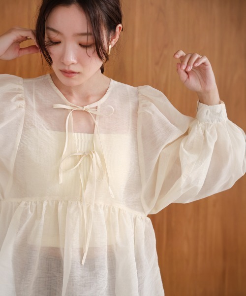 Bab（バブ）の「前後2WAY袖ボリュームリボンブラウス（シャツ/ブラウス・レディース・ライトブルー/アイボリー/ブラック・M）」の2枚目の写真