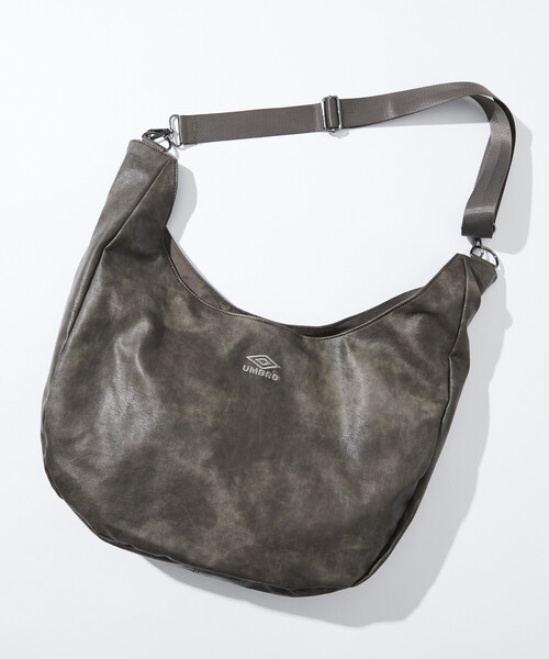 UMBRO（アンブロ）の「UMBRO/アンブロ 別注 PU New Round Shoulder Bag/ニュー ラウンド ショルダーバッグ/ヴィンテージライク（ショルダーバッグ・メンズ・ブラック/ダークブラウン/ブラウン・ONE SIZE）」の9枚目の写真