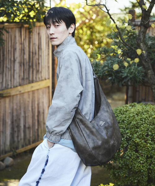 UMBRO（アンブロ）の「UMBRO/アンブロ 別注 PU New Round Shoulder Bag/ニュー ラウンド ショルダーバッグ/ヴィンテージライク（ショルダーバッグ・メンズ・ブラック/ダークブラウン/ブラウン・ONE SIZE）」の13枚目の写真