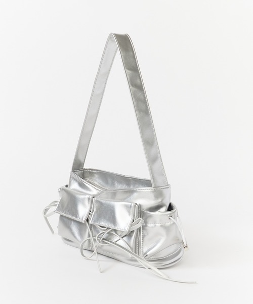 ROOPTOKYO（ループトウキョウ）の「Korean Style Pocket Shoulder Bag / 韓国スタイル ポケット ショルダーバッグ（ショルダーバッグ・レディース・シルバー/ブラック・FREE）」の3枚目の写真