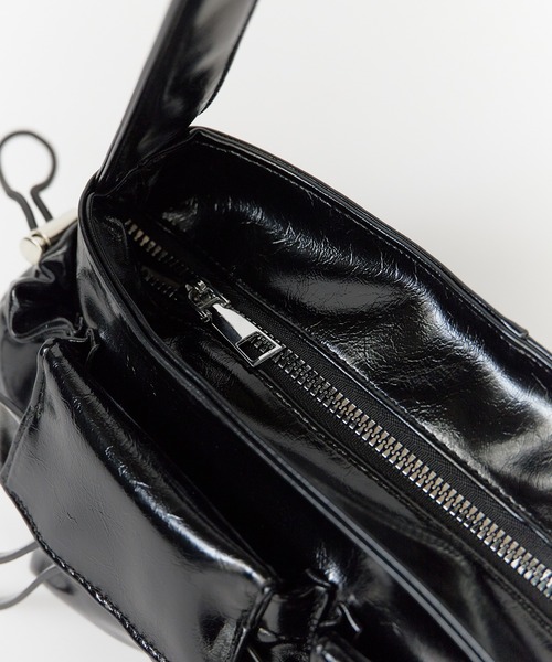 ROOPTOKYO（ループトウキョウ）の「Korean Style Pocket Shoulder Bag / 韓国スタイル ポケット ショルダーバッグ（ショルダーバッグ・レディース・シルバー/ブラック・FREE）」の6枚目の写真