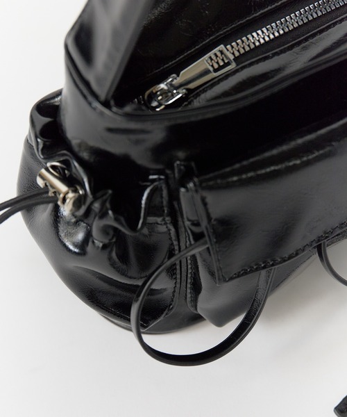 ROOPTOKYO（ループトウキョウ）の「Korean Style Pocket Shoulder Bag / 韓国スタイル ポケット ショルダーバッグ（ショルダーバッグ・レディース・シルバー/ブラック・FREE）」の8枚目の写真