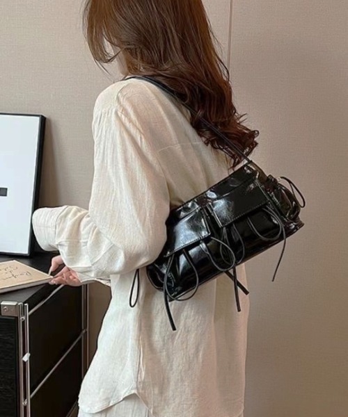 ROOPTOKYO（ループトウキョウ）の「Korean Style Pocket Shoulder Bag / 韓国スタイル ポケット ショルダーバッグ（ショルダーバッグ・レディース・シルバー/ブラック・FREE）」の16枚目の写真