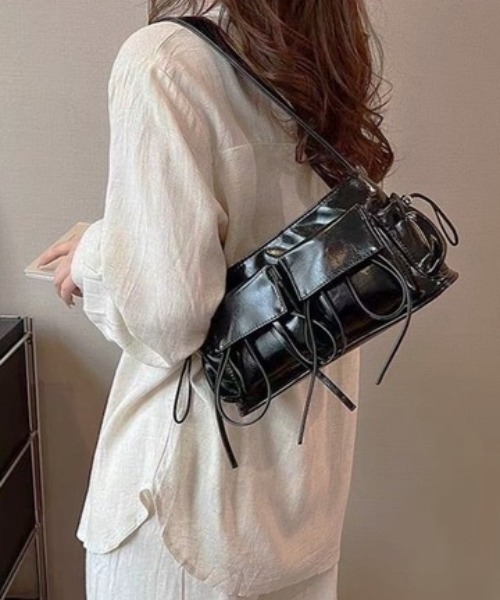 ROOPTOKYO（ループトウキョウ）の「Korean Style Pocket Shoulder Bag / 韓国スタイル ポケット ショルダーバッグ（ショルダーバッグ・レディース・シルバー/ブラック・FREE）」の18枚目の写真