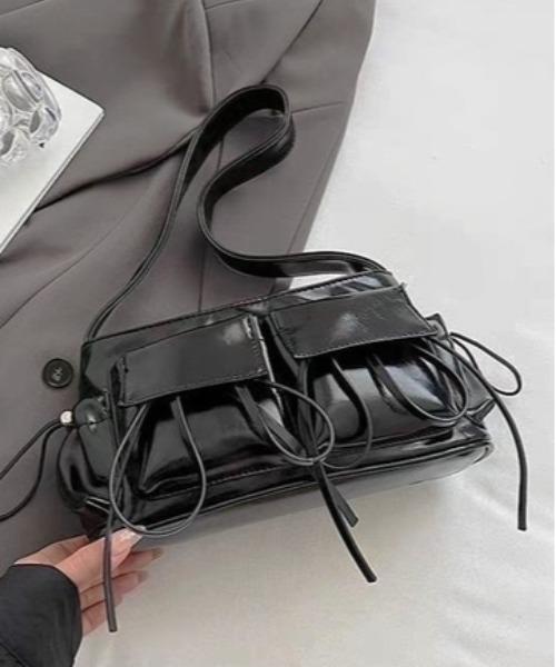 ROOPTOKYO（ループトウキョウ）の「Korean Style Pocket Shoulder Bag / 韓国スタイル ポケット ショルダーバッグ（ショルダーバッグ・レディース・シルバー/ブラック・FREE）」の19枚目の写真