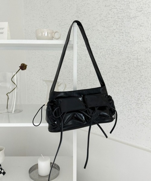 ROOPTOKYO（ループトウキョウ）の「Korean Style Pocket Shoulder Bag / 韓国スタイル ポケット ショルダーバッグ（ショルダーバッグ・レディース・シルバー/ブラック・FREE）」の20枚目の写真