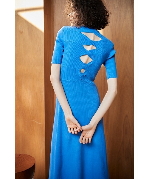 Estella.K(エステラケー)の「Elena Dress ツイストバックカットアウトニットドレス(ワンピース・レディース・レッド/ブラック/ブルー・FREE)」の1枚目の写真