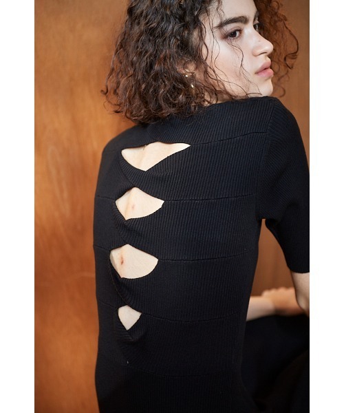 Estella.K(エステラケー)の「Elena Dress ツイストバックカットアウトニットドレス(ワンピース・レディース・レッド/ブラック/ブルー・FREE)」の4枚目の写真