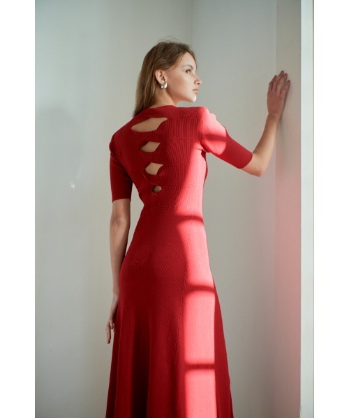 Estella.K(エステラケー)の「Elena Dress ツイストバックカットアウトニットドレス(ワンピース・レディース・レッド/ブラック/ブルー・FREE)」の17枚目の写真