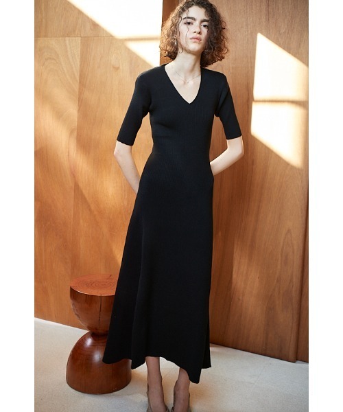 Estella.K(エステラケー)の「Elena Dress ツイストバックカットアウトニットドレス(ワンピース・レディース・レッド/ブラック/ブルー・FREE)」の5枚目の写真