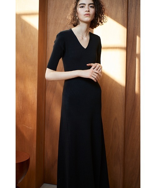 Estella.K(エステラケー)の「Elena Dress ツイストバックカットアウトニットドレス(ワンピース・レディース・レッド/ブラック/ブルー・FREE)」の20枚目の写真