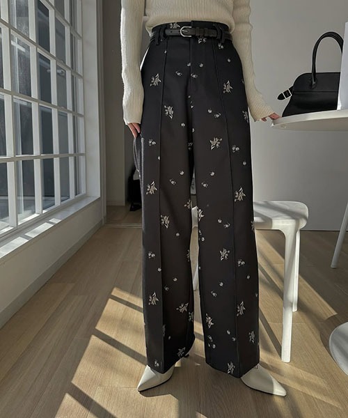 WILLFULLY（ウィルフリー）の「double belt loop center seam ditsy print PT（スラックス・レディース・ブラック/ベージュ・FREE）」の2枚目の写真