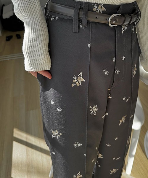 WILLFULLY（ウィルフリー）の「double belt loop center seam ditsy print PT（スラックス・レディース・ブラック/ベージュ・FREE）」の14枚目の写真