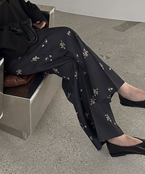 WILLFULLY（ウィルフリー）の「double belt loop center seam ditsy print PT（スラックス・レディース・ブラック/ベージュ・FREE）」の10枚目の写真