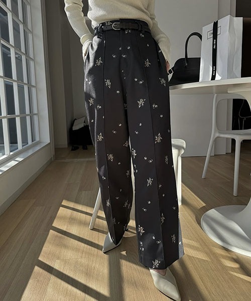 WILLFULLY（ウィルフリー）の「double belt loop center seam ditsy print PT（スラックス・レディース・ブラック/ベージュ・FREE）」の8枚目の写真
