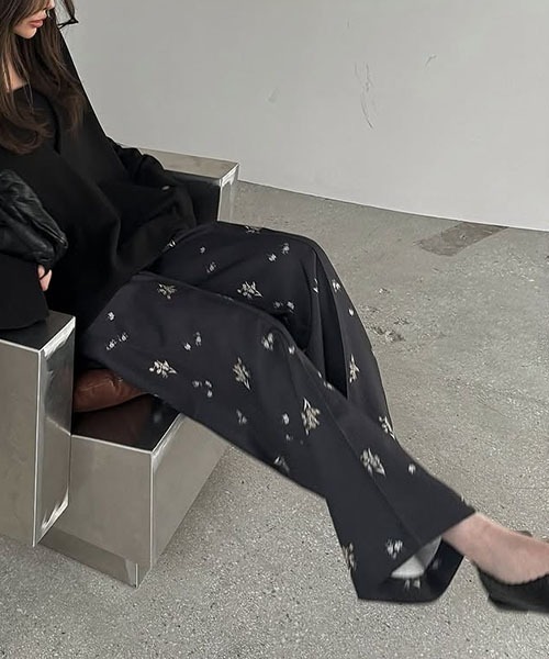 WILLFULLY（ウィルフリー）の「double belt loop center seam ditsy print PT（スラックス・レディース・ブラック/ベージュ・FREE）」の13枚目の写真