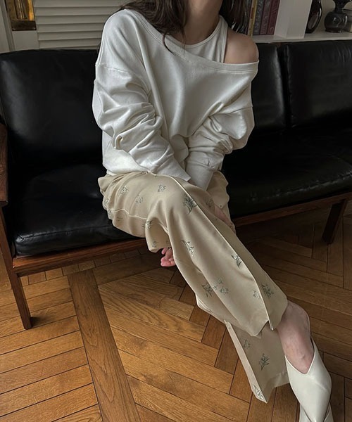 WILLFULLY（ウィルフリー）の「double belt loop center seam ditsy print PT（スラックス・レディース・ブラック/ベージュ・FREE）」の4枚目の写真