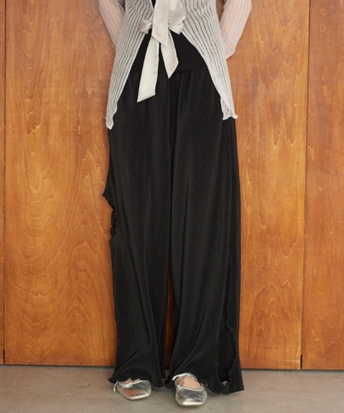 MAISON ELLIE(メゾンエリー)の「cut off pleats wide pants(その他パンツ・レディース・ライトグリーン/コーラル/ブラック・FREE)」の1枚目の写真