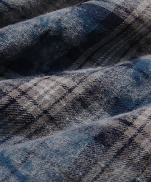 B'day（ビーデイ）の「【 B'day / ビーデー 】ヴィンテージ加工フリンジチェックシャツ（シャツ/ブラウス・メンズ・ブルー/ブラック・XX-LARGE/X-LARGE/LARGE）」の4枚目の写真