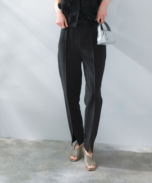 URBAN RESEARCH ROSSO WOMEN(アーバンリサーチ ロッソ)の「スリットデザインテーパードパンツ(その他パンツ・レディース・ブラック・36/38)」の1枚目の写真
