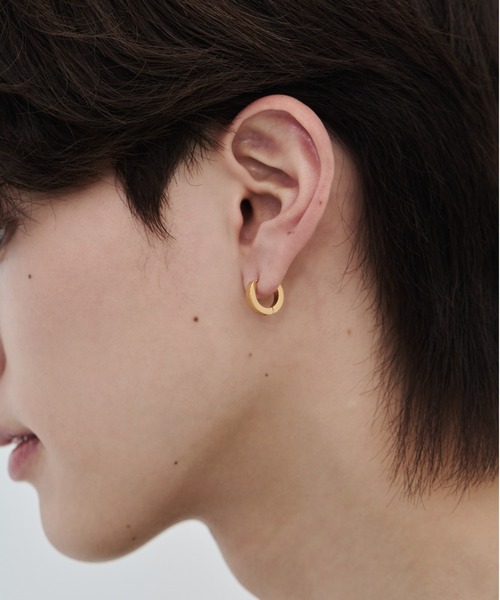 WYZ surgical stainless(ダブリューワイジィーサージカルステンレス)の「【 金属アレルギー対応 】シンプルフープピアス サージカルステンレス (両耳用)直径13mm, 幅3mm(ピアス(両耳用)・メンズ・ゴールド/ブラック/シルバー・FREE)」の15枚目の写真