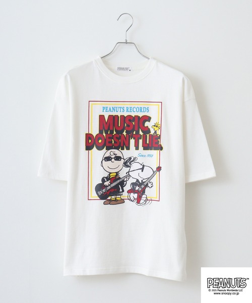 PEANUTS(ピーナッツ)の「PEANUTS ROCK柄ヘビーウエイトドロップショルダーTシャツ(Tシャツ/カットソー・メンズ・オフホワイト/ブラック/ライトカーキ・S/M/L/LL)」の6枚目の写真