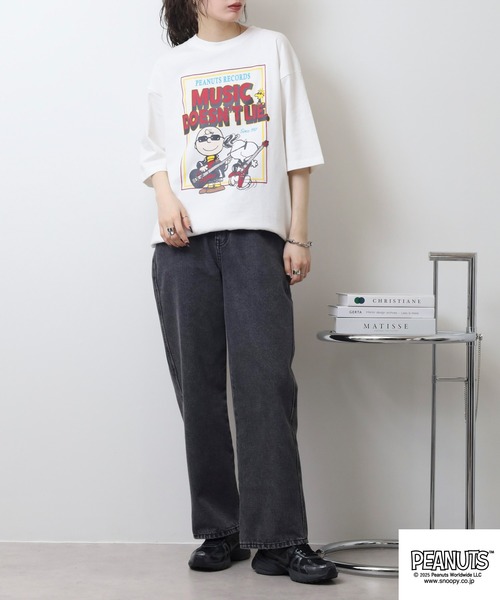 PEANUTS(ピーナッツ)の「PEANUTS ROCK柄ヘビーウエイトドロップショルダーTシャツ(Tシャツ/カットソー・メンズ・オフホワイト/ブラック/ライトカーキ・S/M/L/LL)」の13枚目の写真
