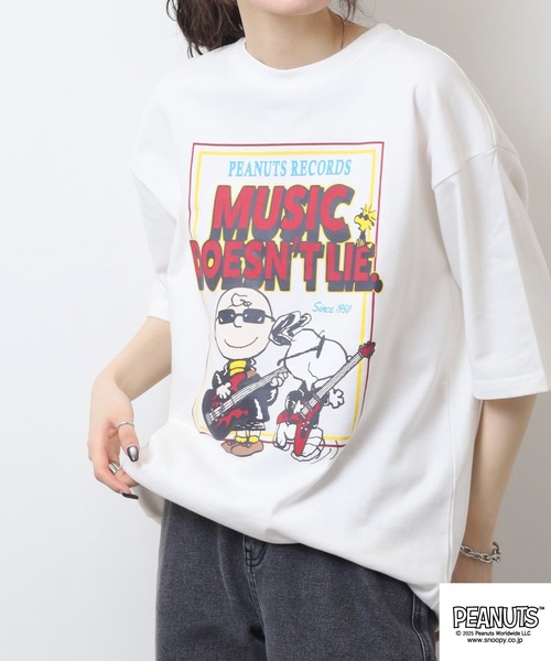 PEANUTS(ピーナッツ)の「PEANUTS ROCK柄ヘビーウエイトドロップショルダーTシャツ(Tシャツ/カットソー・メンズ・オフホワイト/ブラック/ライトカーキ・S/M/L/LL)」の10枚目の写真