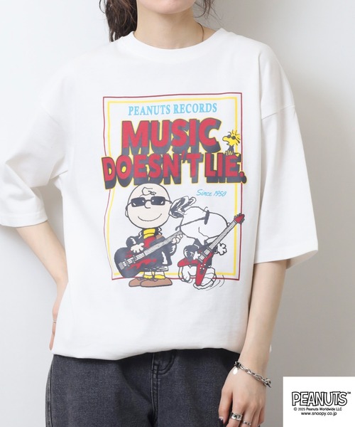 PEANUTS(ピーナッツ)の「PEANUTS ROCK柄ヘビーウエイトドロップショルダーTシャツ(Tシャツ/カットソー・メンズ・オフホワイト/ブラック/ライトカーキ・S/M/L/LL)」の11枚目の写真