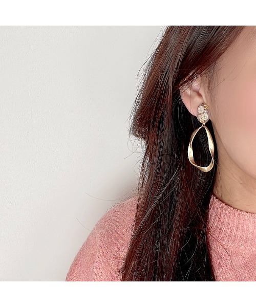 tone(トーン)の「【S.coeuf】【S.coeuf】金属アレルギー対応イヤリング お花×変形大ぶりデザインリング マットゴールド(MA)(イヤリング・レディース・グレイッシュベージュ/ホワイト・FREE)」の7枚目の写真