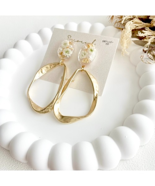 tone(トーン)の「【S.coeuf】【S.coeuf】金属アレルギー対応イヤリング お花×変形大ぶりデザインリング マットゴールド(MA)(イヤリング・レディース・グレイッシュベージュ/ホワイト・FREE)」の3枚目の写真