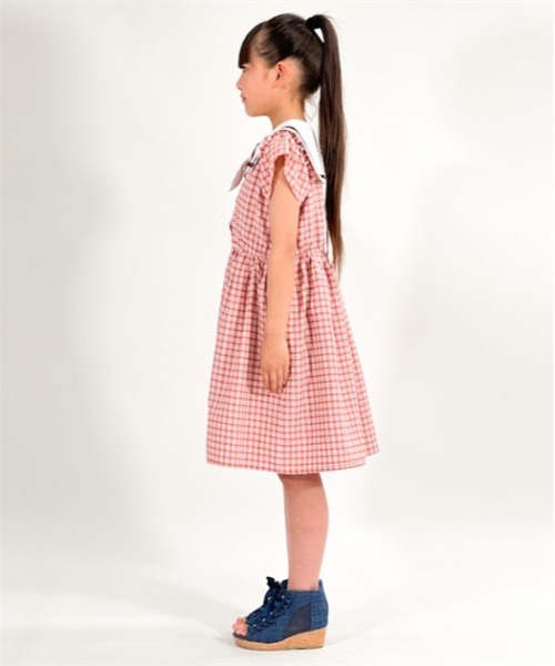 axes femme(アクシーズファム)の「チェック柄セーラー肩開きワンピース(ワンピース・キッズ・レッド/サックスブルー・MEDIUM/LARGE/X-LARGE)」の4枚目の写真