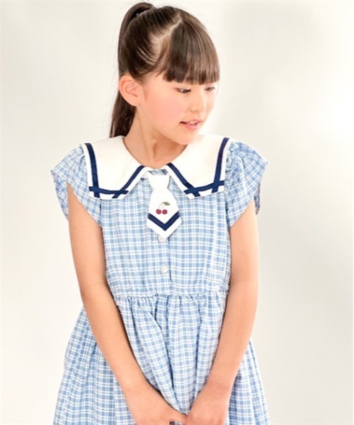 axes femme(アクシーズファム)の「チェック柄セーラー肩開きワンピース(ワンピース・キッズ・レッド/サックスブルー・MEDIUM/LARGE/X-LARGE)」の13枚目の写真