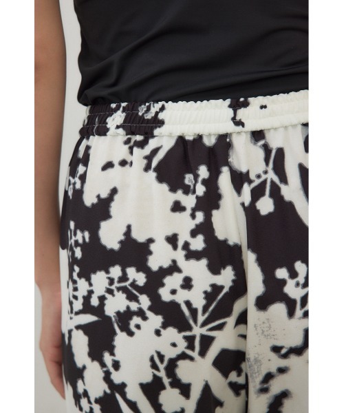 crie conforto(クリーコンフォルト)の「ブラーフラワープリントパンツ(スラックス・レディース・ホワイト系その他/イエロー系その他/ブラウン系その他・MEDIUM/SMALL)」の15枚目の写真