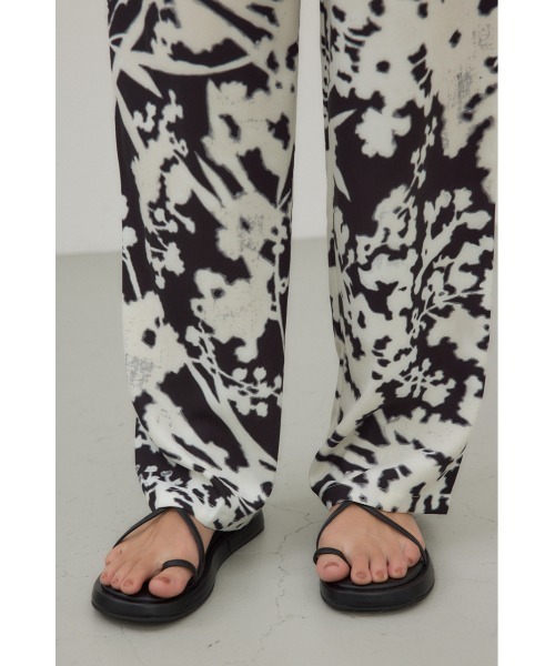 crie conforto(クリーコンフォルト)の「ブラーフラワープリントパンツ(スラックス・レディース・ホワイト系その他/イエロー系その他/ブラウン系その他・MEDIUM/SMALL)」の13枚目の写真