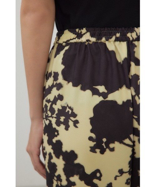 crie conforto(クリーコンフォルト)の「ブラーフラワープリントパンツ(スラックス・レディース・ホワイト系その他/イエロー系その他/ブラウン系その他・MEDIUM/SMALL)」の5枚目の写真