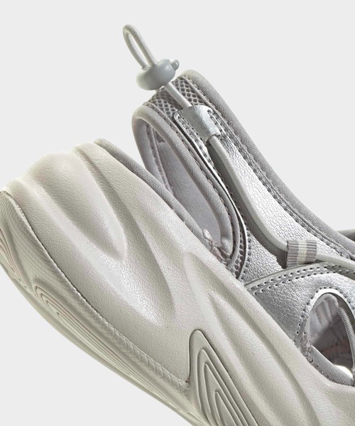 adidas（アディダス）の「Ozwave Sandals / アディダス adidas（サンダル・レディース・ブラック/ホワイト×ブラック/ホワイト/グレー・23.5cm/22.5cm/24.5cm/25.5cm/26.5cm/27.5cm/28.5cm）」の11枚目の写真