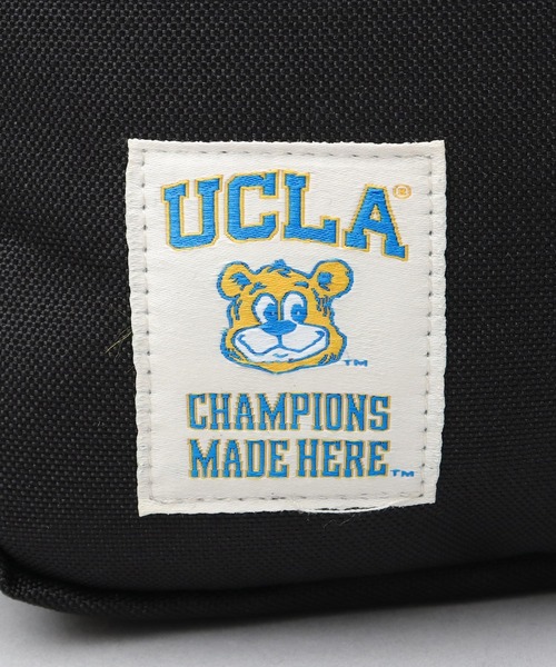 UCLA(ユーシーエルエー)の「UCLA 横型 ミニショルダーバッグ ジョー ラバーチャーム付き(ショルダーバッグ・メンズ・ブラック・FREE)」の4枚目の写真