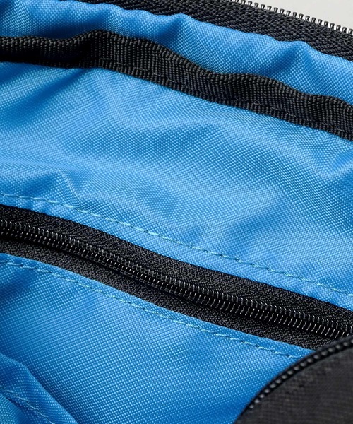 UCLA(ユーシーエルエー)の「UCLA 横型 ミニショルダーバッグ ジョー ラバーチャーム付き(ショルダーバッグ・メンズ・ブラック・FREE)」の11枚目の写真