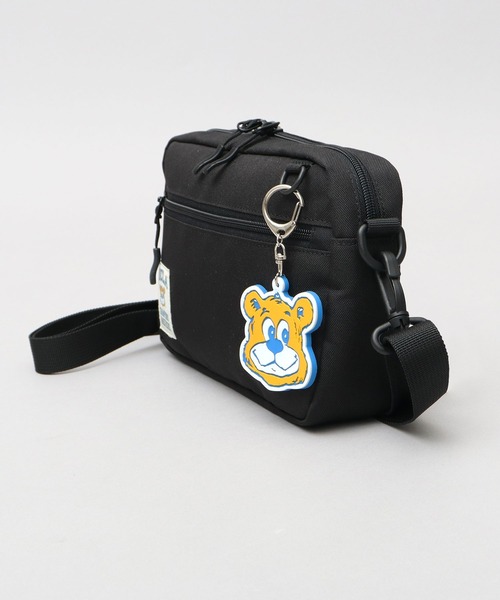 UCLA(ユーシーエルエー)の「UCLA 横型 ミニショルダーバッグ ジョー ラバーチャーム付き(ショルダーバッグ・メンズ・ブラック・FREE)」の19枚目の写真