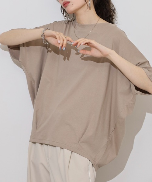 atONE(アットワン)の「コクーンシルエットプルオーバー(Tシャツ/カットソー・レディース・チャコールグレー/オフホワイト/ブラック/グレイッシュベージュ/ミント・M-L/4L~5L/LL~3L)」の4枚目の写真